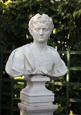 simsearch:400-06557787,k - The Marble bust of Roman imerator . Situated in Summer Garden in St. Petersburg, Russia Foto de stock - Super Valor sin royalties y Suscripción, Código: 400-06557792