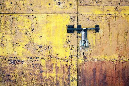 Grunge metal door with padlock Stock Photo - Budget Royalty-Free & Subscription, Code: 400-06558051