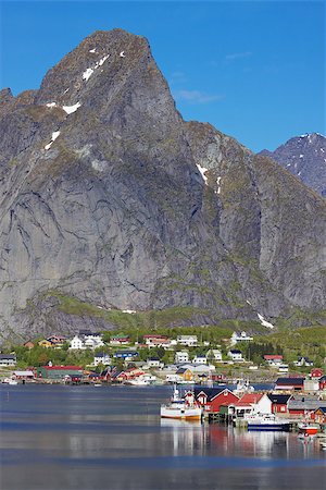 simsearch:400-06557083,k - Scenic town of Reine on Lofoten islands in Norway, popular tourist destination Stockbilder - Microstock & Abonnement, Bildnummer: 400-06559294