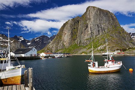 sakrisoy - Traditional fishing boats in scenic harbor on Lofoten islands in Norway Photographie de stock - Aubaine LD & Abonnement, Code: 400-06559299