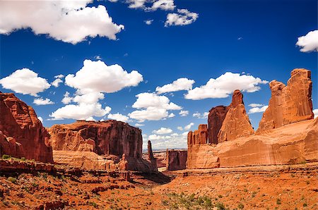 pinnacles desert - Arches National Park landscape view with blue sky and white clouds, Utah, USA Foto de stock - Super Valor sin royalties y Suscripción, Código: 400-06559363