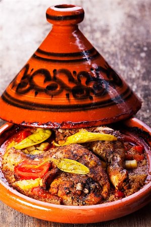 chicken legs in a tajine Photographie de stock - Aubaine LD & Abonnement, Code: 400-06553881