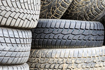 simsearch:400-08495449,k - Used car tires with traces of mud thrown on the pile Foto de stock - Super Valor sin royalties y Suscripción, Código: 400-06564088