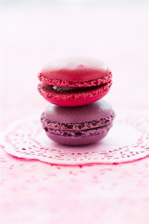 simsearch:400-06564979,k - Closeup of two sweet macaroons on pink mat Stock Photo - Budget Royalty-Free & Subscription, Code: 400-06564975