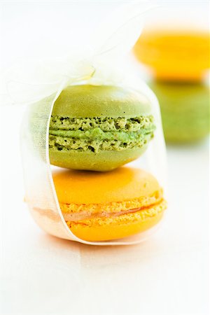 simsearch:400-06564979,k - Closeup of yellow and green macaroons against light background Stock Photo - Budget Royalty-Free & Subscription, Code: 400-06564984