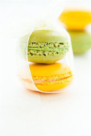 simsearch:400-06564979,k - Closeup of yellow and green macaroons against light background Stock Photo - Budget Royalty-Free & Subscription, Code: 400-06564985