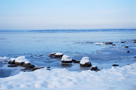 Rocks at winter coast Foto de stock - Super Valor sin royalties y Suscripción, Código: 400-06565076