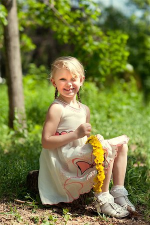 happy small girl making a wreath Stock Photo - Budget Royalty-Free & Subscription, Code: 400-06565380