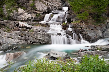 Waterfall Lillaz in Gran Paradiso National Park, Italy Foto de stock - Super Valor sin royalties y Suscripción, Código: 400-06565783