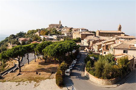 simsearch:400-06568105,k - Aerial View of Montalcino, the City of Brunello Wine, Italy Stockbilder - Microstock & Abonnement, Bildnummer: 400-06568104