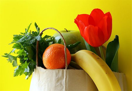 simsearch:400-05115029,k - Paper shopping bags - vegetables and fruits Stockbilder - Microstock & Abonnement, Bildnummer: 400-06568119