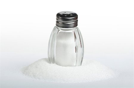 simsearch:400-08070604,k - Salt and saltshaker on white background . Stockbilder - Microstock & Abonnement, Bildnummer: 400-06568703