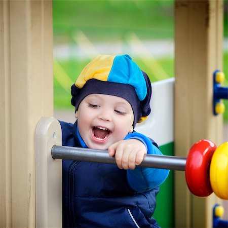 simsearch:400-04707386,k - little boy playing on playground at autumn Photographie de stock - Aubaine LD & Abonnement, Code: 400-06568859