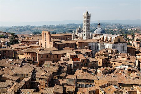 simsearch:400-06568105,k - Aerial View on Siena and Santa Maria Cathedral, Tuscany, Italy Stockbilder - Microstock & Abonnement, Bildnummer: 400-06560605