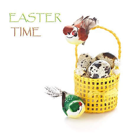 simsearch:614-06044149,k - Easter decoration  with green and brown birds on a yellow basket with quail eggs. Foto de stock - Royalty-Free Super Valor e Assinatura, Número: 400-06561254