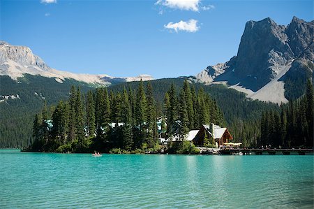 Emerald Lake with Hotel in Yoho Nationalpark, Canada Foto de stock - Super Valor sin royalties y Suscripción, Código: 400-06561575