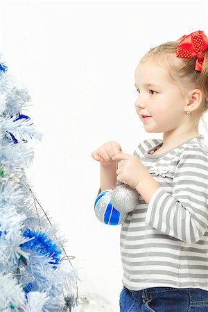 simsearch:400-07088886,k - beautiful happy small girl decorate christmas tree Stock Photo - Budget Royalty-Free & Subscription, Code: 400-06562570