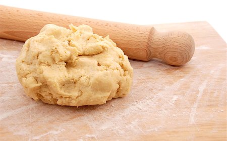 simsearch:400-07677933,k - Wooden rolling pin and a fresh ball of pastry ready to be rolled out on a floured board Stock Photo - Budget Royalty-Free & Subscription, Code: 400-06570419
