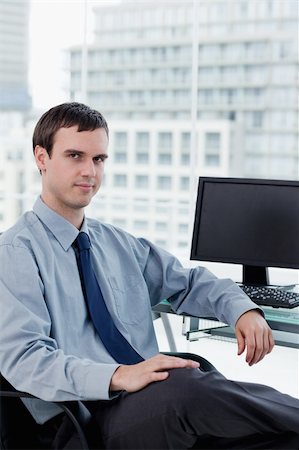 simsearch:400-04188055,k - Portrait of a manager posing in his office Stockbilder - Microstock & Abonnement, Bildnummer: 400-06627064