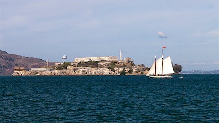 simsearch:400-03968536,k - Alcatraz jail in San Francisco bay Photographie de stock - Aubaine LD & Abonnement, Code: 400-06628049