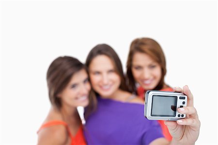 simsearch:400-06634629,k - Digital camera held by a teenager photographing three friends with focus on the camera Fotografie stock - Microstock e Abbonamento, Codice: 400-06634634