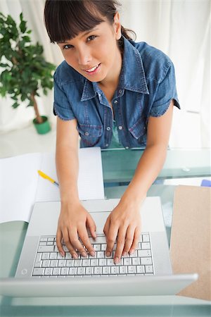 simsearch:640-05761336,k - High-angle view of a student doing her homework on her laptop Foto de stock - Super Valor sin royalties y Suscripción, Código: 400-06637245