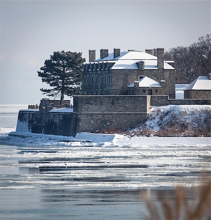 simsearch:400-06638465,k - Fort Niagara at its closest point to Niagara on the Lake Ontario in winter Stock Photo - Budget Royalty-Free & Subscription, Code: 400-06638465