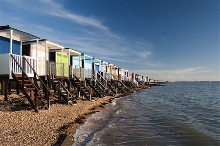 simsearch:400-07832547,k - Beach Huts along the sea front at Thorpe Bay, near Southend-on-Sea, Essex, England Fotografie stock - Microstock e Abbonamento, Codice: 400-06638821
