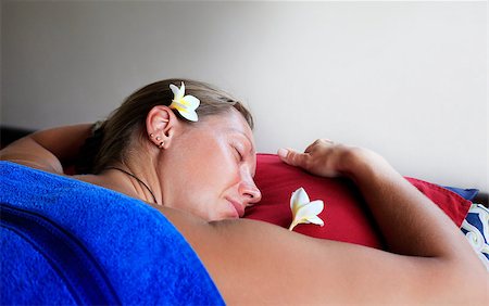 simsearch:400-05125882,k - White woman on massage in Bali salon Fotografie stock - Microstock e Abbonamento, Codice: 400-06639592