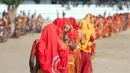 pushkar - PUSHKAR, INDIA - NOVEMBER 21:  An unidentified girls in colorful ethnic attire attends at the Pushkar fair on November 21, 2012 in Pushkar, Rajasthan, India. Foto de stock - Super Valor sin royalties y Suscripción, Código: 400-06639607