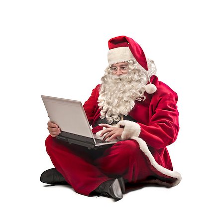 simsearch:400-06557512,k - Santa Claus using a laptop Photographie de stock - Aubaine LD & Abonnement, Code: 400-06639910