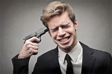 Young man pointing a gun to his head Photographie de stock - Aubaine LD & Abonnement, Code: 400-06639932