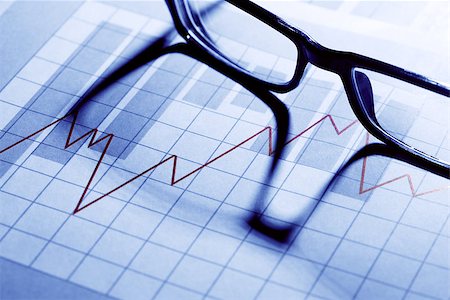 simsearch:400-06694744,k - Business concept. Spectacles on paper background with chart Fotografie stock - Microstock e Abbonamento, Codice: 400-06631980