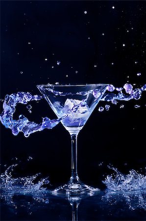 simsearch:400-05385152,k - Splashing cocktail over dark background Stock Photo - Budget Royalty-Free & Subscription, Code: 400-06632367