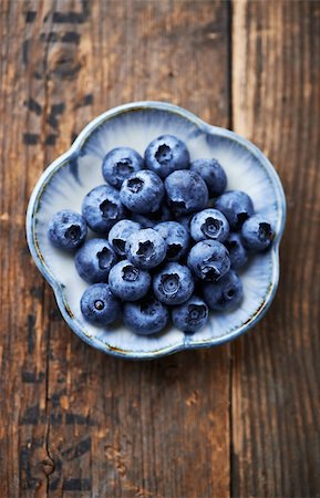 pastel dish - blueberries on a small ceramic plate Stock Photo - Budget Royalty-Free & Subscription, Code: 400-06633469
