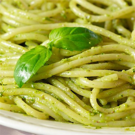 Italian pasta spaghetti with pesto sauce and basil leaf close-up. Photographie de stock - Aubaine LD & Abonnement, Code: 400-06644367