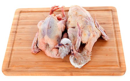 rebhuhn - two pigeon meat on a wood cutting board Photographie de stock - Aubaine LD & Abonnement, Code: 400-06640287