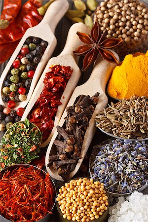 simsearch:400-08053136,k - Colorful aromatic ingtedients. Dry spices and herbs. Photographie de stock - Aubaine LD & Abonnement, Code: 400-06640324