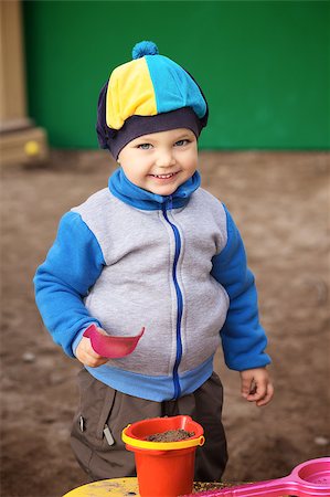 sandbox - little boy playing in the sandbox at autumn Stock Photo - Budget Royalty-Free & Subscription, Code: 400-06640398