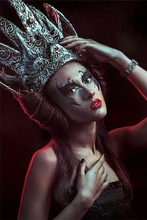 fotolit (artist) - Elegant queen female face with red lips and black eye makeup Foto de stock - Royalty-Free Super Valor e Assinatura, Número: 400-06641043