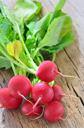 simsearch:400-07422782,k - Small garden radish isolated on old wooden background Photographie de stock - Aubaine LD & Abonnement, Code: 400-06641967