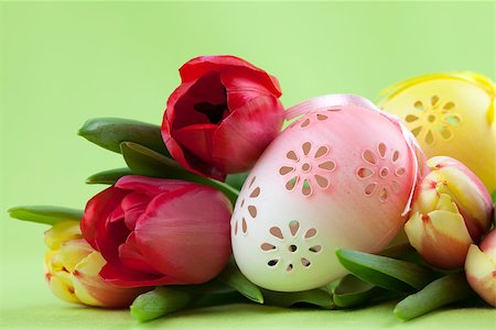 simsearch:400-04291976,k - Flowery Easter eggs and red and yellow tulips Photographie de stock - Aubaine LD & Abonnement, Code: 400-06642822