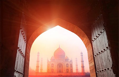 sun rise in agra - Taj Mahal. Indian Palace. Agra, Uttar Pradesh, India, Asia Stock Photo - Budget Royalty-Free & Subscription, Code: 400-06643186