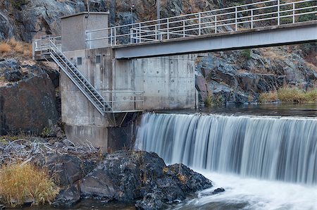 pesca mediante encañizadas - diversion dam on Big Thompson RIver in Rocky Mountains near Loveland, Colorado Foto de stock - Super Valor sin royalties y Suscripción, Código: 400-06643195