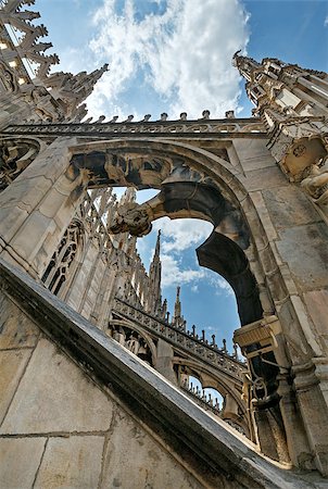 duomo milano - The roof of Milan Cathedral (or Duomo di Milano). Construction began in 1386, but it ended only in 1813. Stock Photo - Budget Royalty-Free & Subscription, Code: 400-06643811