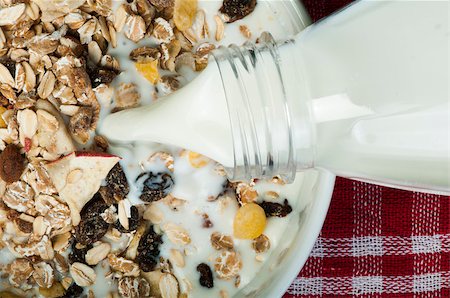 simsearch:400-04891088,k - Muesli breakfast in package.Bottle milk and spoon. Pouring milk in a bowl close up Stock Photo - Budget Royalty-Free & Subscription, Code: 400-06643993