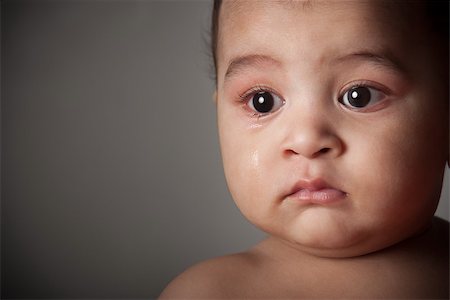 simsearch:400-07211187,k - Sad indian baby boy over dark gray background Photographie de stock - Aubaine LD & Abonnement, Code: 400-06687570