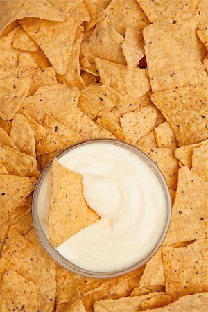simsearch:400-06689258,k - Chips surrounding a  bowl of white dip Stock Photo - Budget Royalty-Free & Subscription, Code: 400-06689237