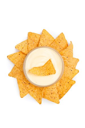 simsearch:400-06689258,k - Bowl of white dip surrounded by nachos in circle Stock Photo - Budget Royalty-Free & Subscription, Code: 400-06689253