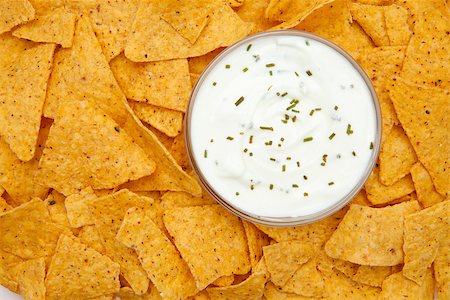 simsearch:400-06689258,k - Bowl of white dip with herbs surrounded by nachos Stock Photo - Budget Royalty-Free & Subscription, Code: 400-06689262